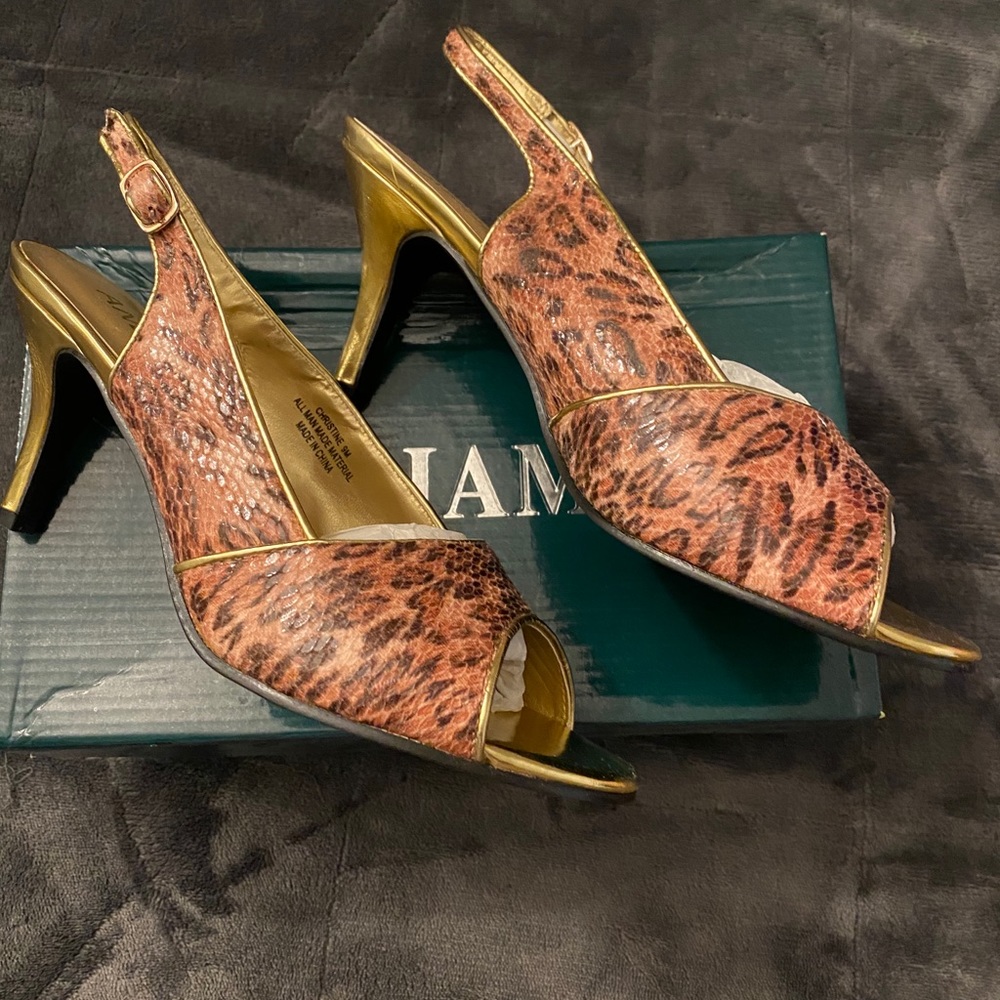 Beautiful sling back shoes